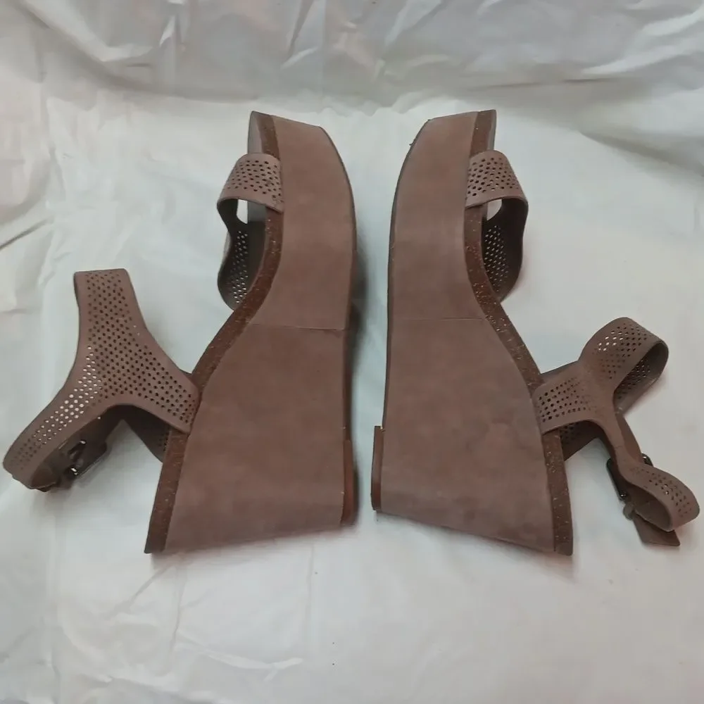 Vince Camuto Women's Tan Wedge Sandals Size 7.5M
